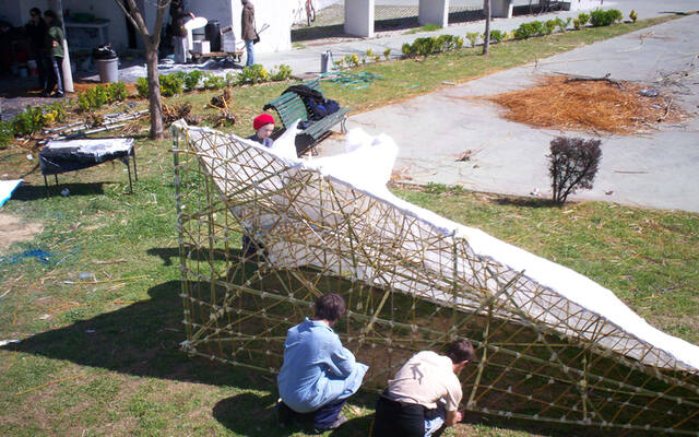 Estamos feitos num oito
Estamos feitos num oito