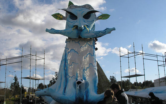 Estamos feitos num oito
Estamos feitos num oito