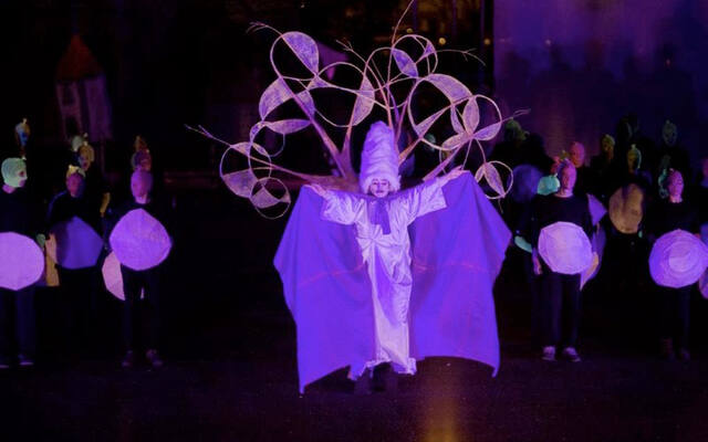 Estamos feitos num oito
Estamos feitos num oito