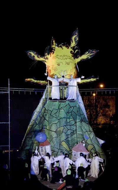 Estamos feitos num oito
Estamos feitos num oito