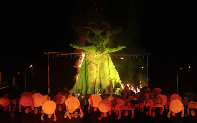 Estamos feitos num oito
Estamos feitos num oito