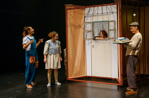 Num Abril e Fechar de Olhos
Num Abril e Fechar de Olhos