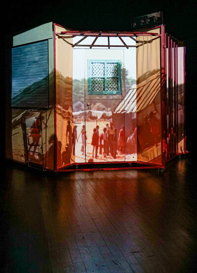 Num Abril e Fechar de Olhos
Num Abril e Fechar de Olhos